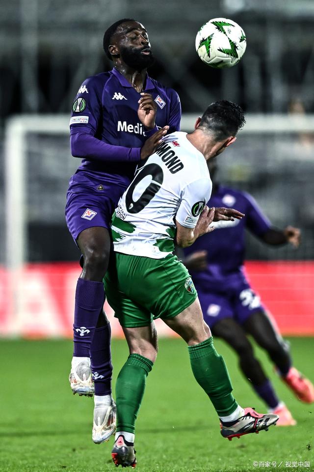 佛罗伦萨展现强大实力,一举击败对手取得三分 佛罗伦萨展现强大实力,一举击败对手取得三分