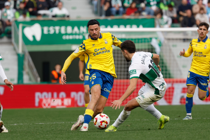 斯帕尔老将再度出战，发挥出色帮助球队