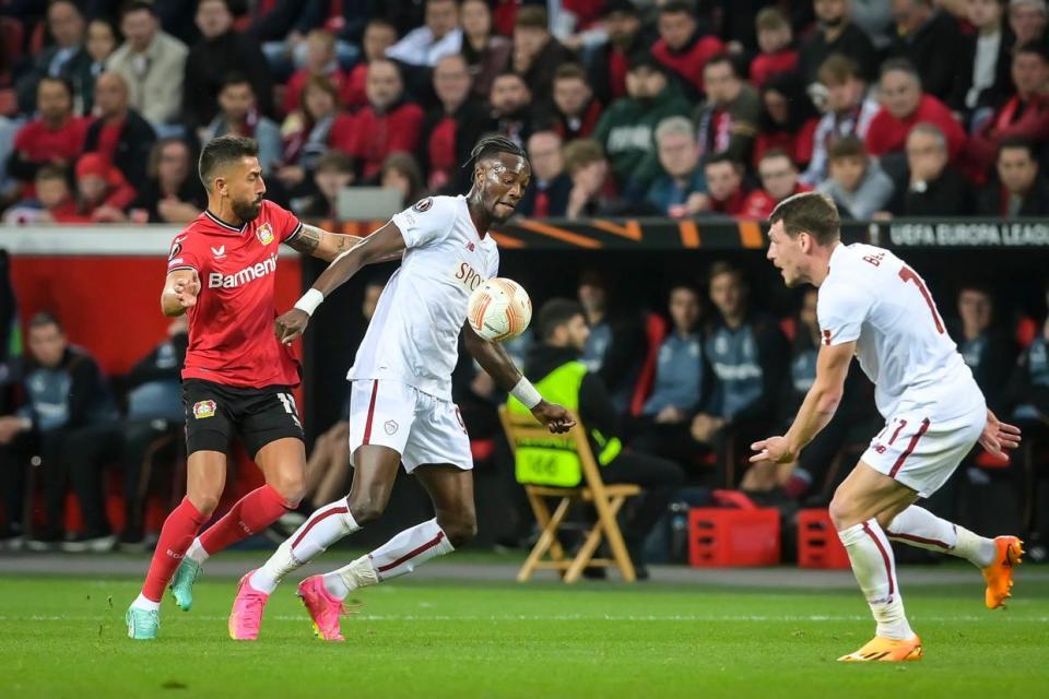 罗马后卫送出关键解围,守住优势取得胜利 罗马后卫送出关键解围,守住优势取得胜利