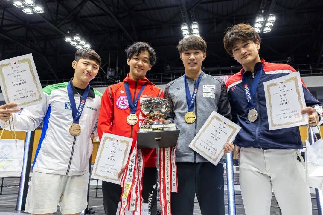 日本击剑选手势如破竹,全力争胜 日本击剑选手势如破竹,全力争胜