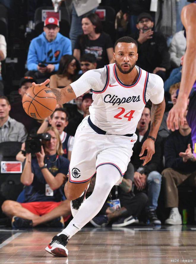 快船新晋球员表现抢眼,助力球队连胜 快船新晋球员表现抢眼,助力球队连胜