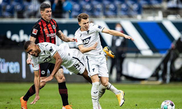 法兰克福战胜奥格斯堡,夺得反超宝贵胜利 法兰克福战胜奥格斯堡,夺得反超宝贵胜利