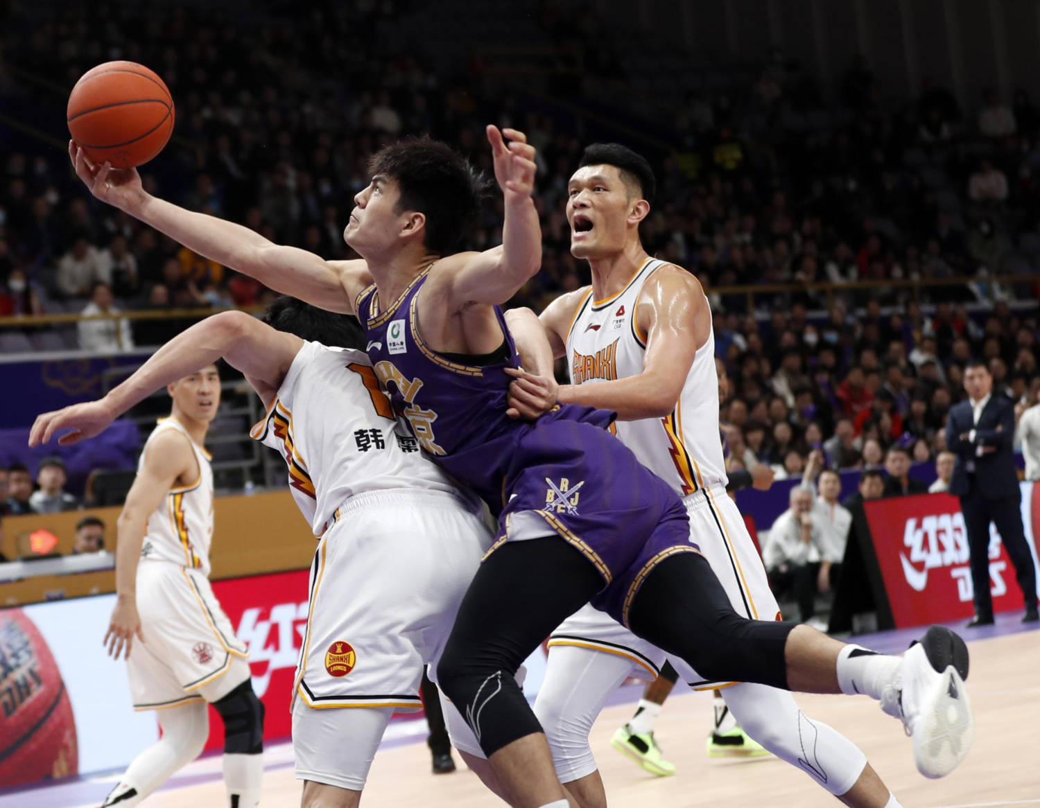 山西队惨败深圳队,遭遇两连败 山西队惨败深圳队,遭遇两连败