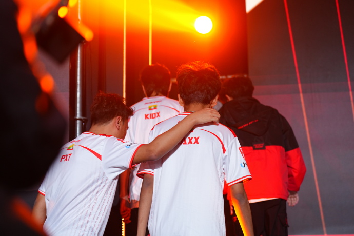 瑞士队大放异彩,轻松晋级下一轮! 瑞士队大放异彩,轻松晋级下一轮!