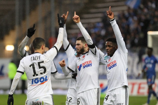 亚眠客场不敌里昂,遭遇失利 亚眠客场不敌里昂,遭遇失利