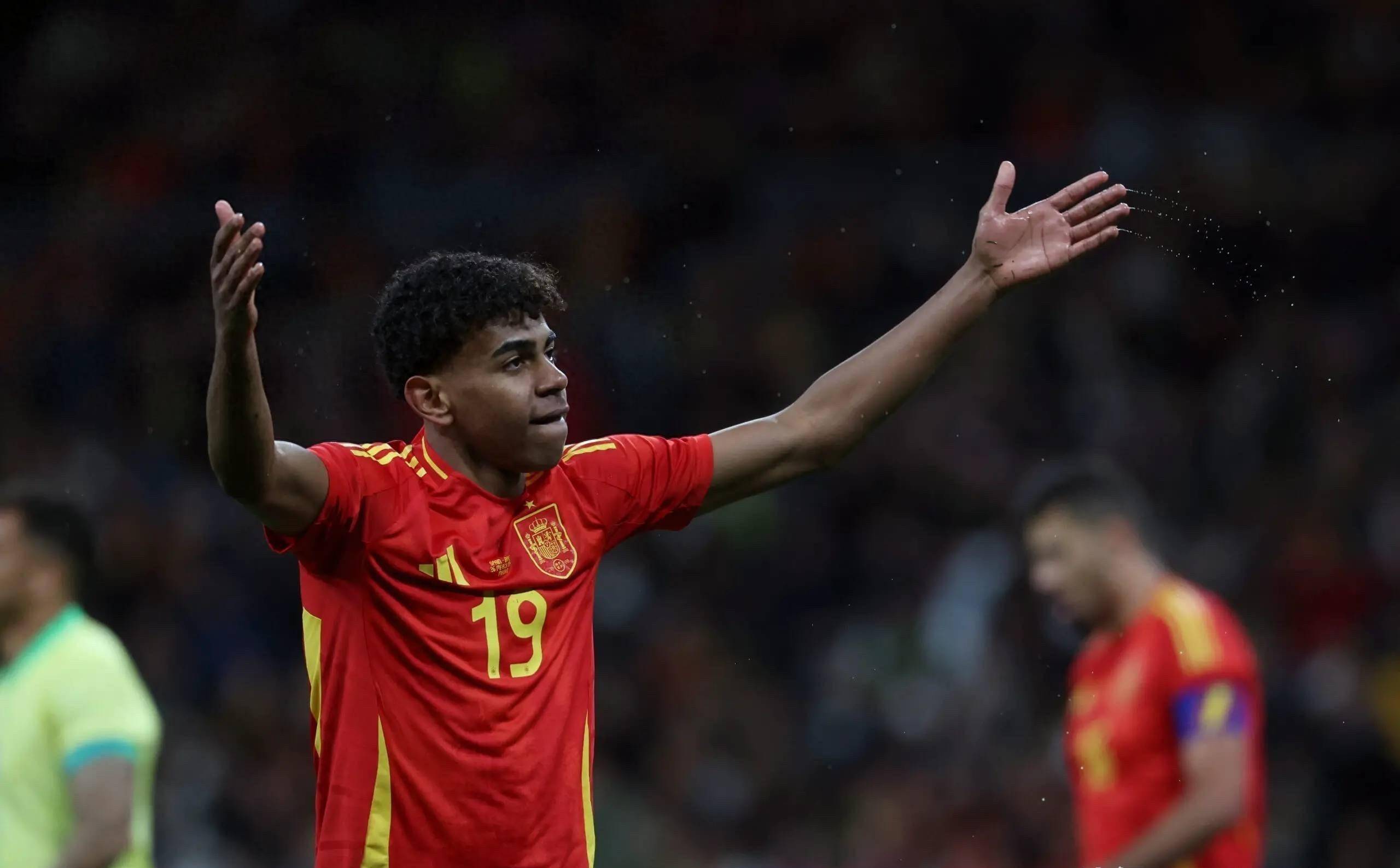 西班牙队球员在国际比赛中表现出色 西班牙队球员在国际比赛中表现出色