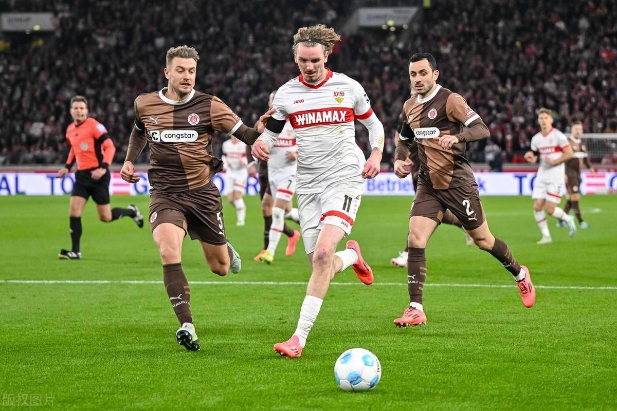 奥格斯堡主场大胜,德甲突困名次 奥格斯堡主场大胜,德甲突困名次