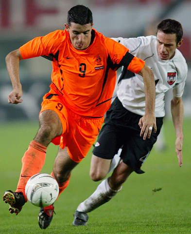 荷兰队员患伤恢复后将重返草坪迎战外国队伍 荷兰队员患伤恢复后将重返草坪迎战外国队伍