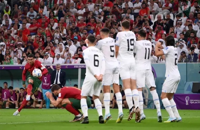 葡萄牙队在比赛中战胜了乌拉圭队，小组出线