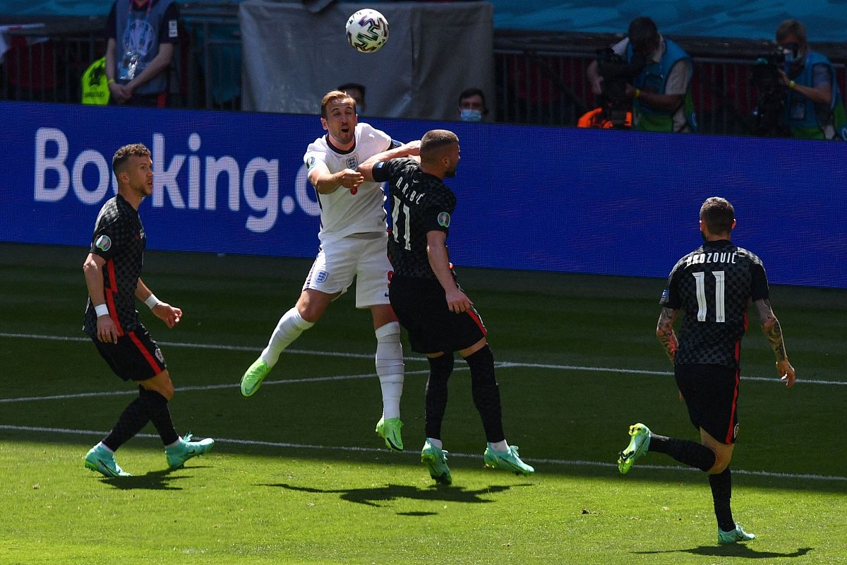 纳比·基塔赫完成惊人进球,绝杀对手 纳比·基塔赫完成惊人进球,绝杀对手