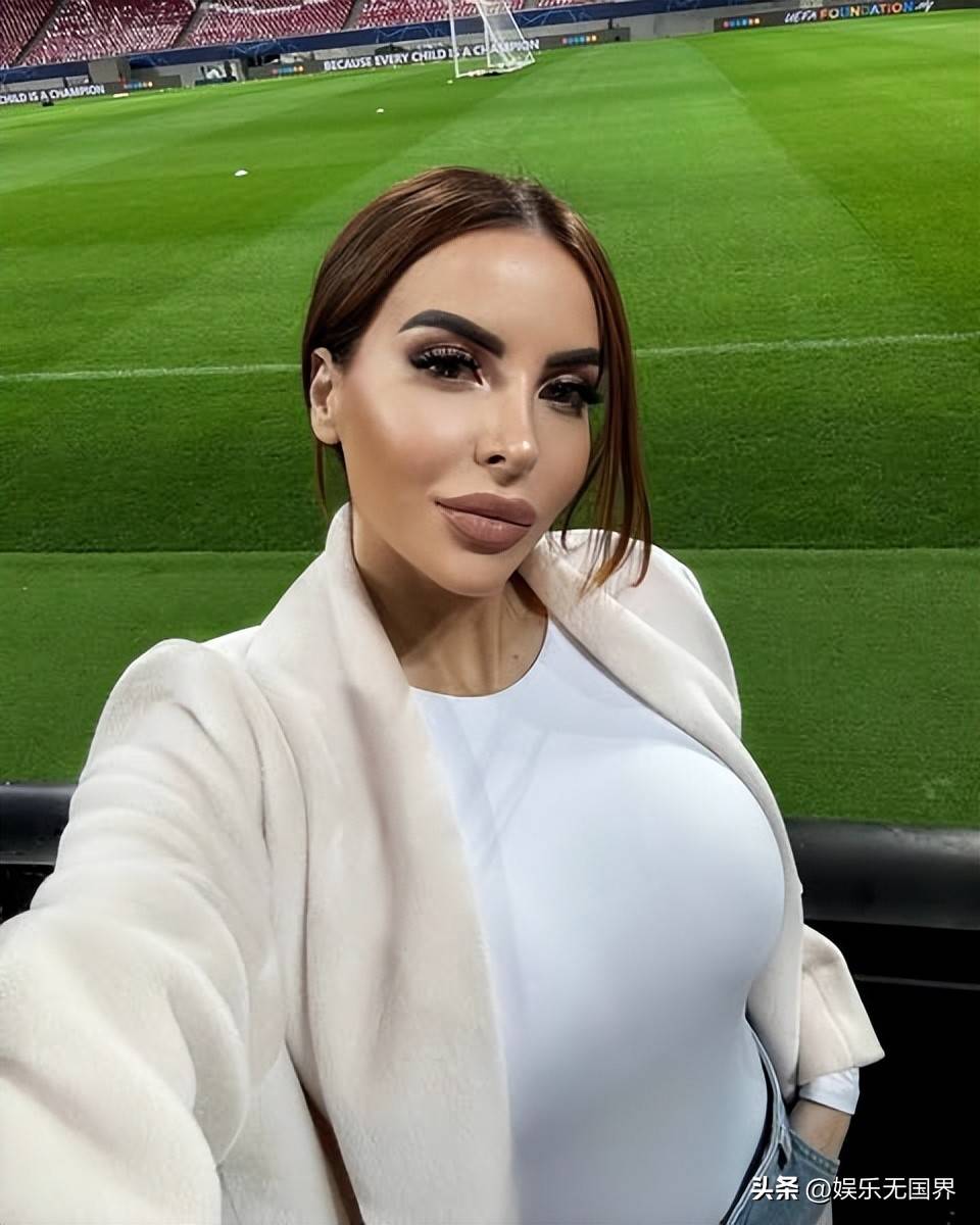 意大利国家女子足球队在比赛中脱颖而出 意大利国家女子足球队在比赛中脱颖而出