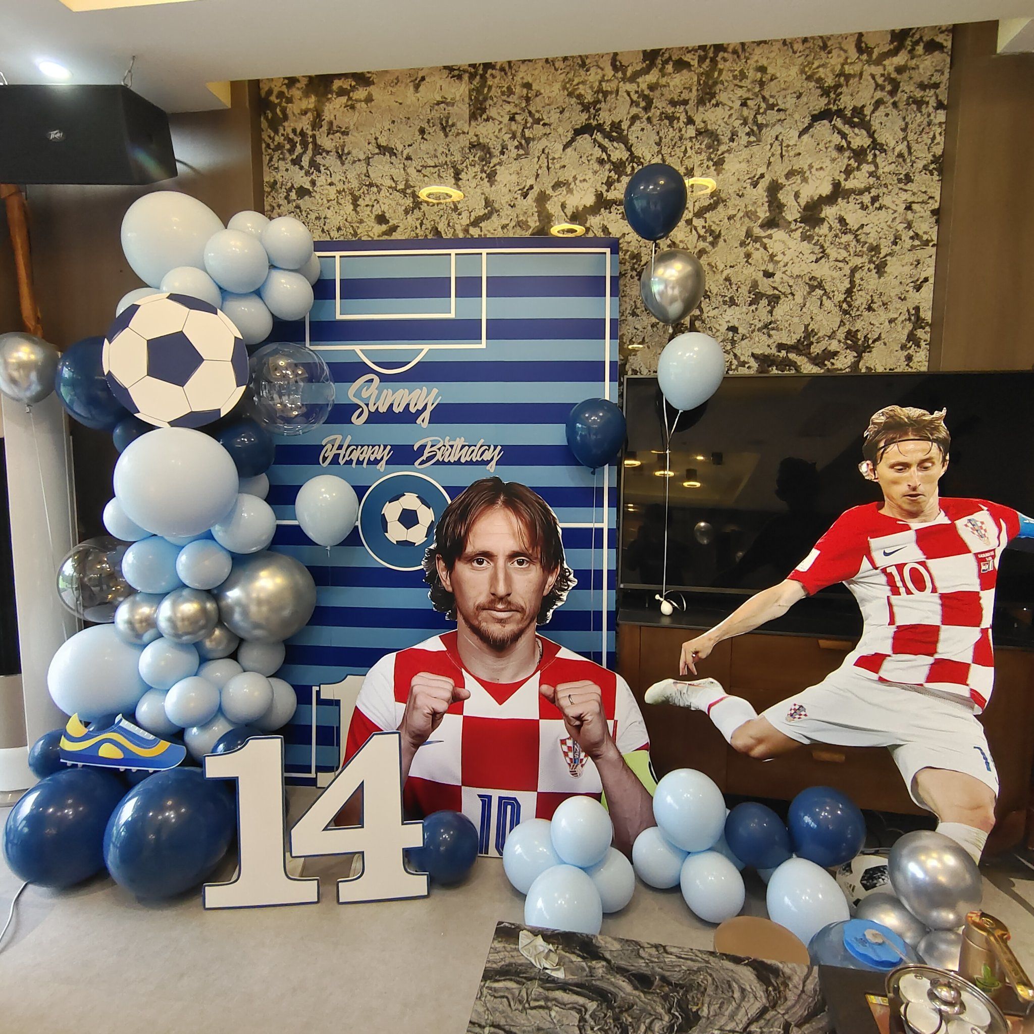 伟大方面庆祝球队生日,举办足球聚会 伟大方面庆祝球队生日,举办足球聚会