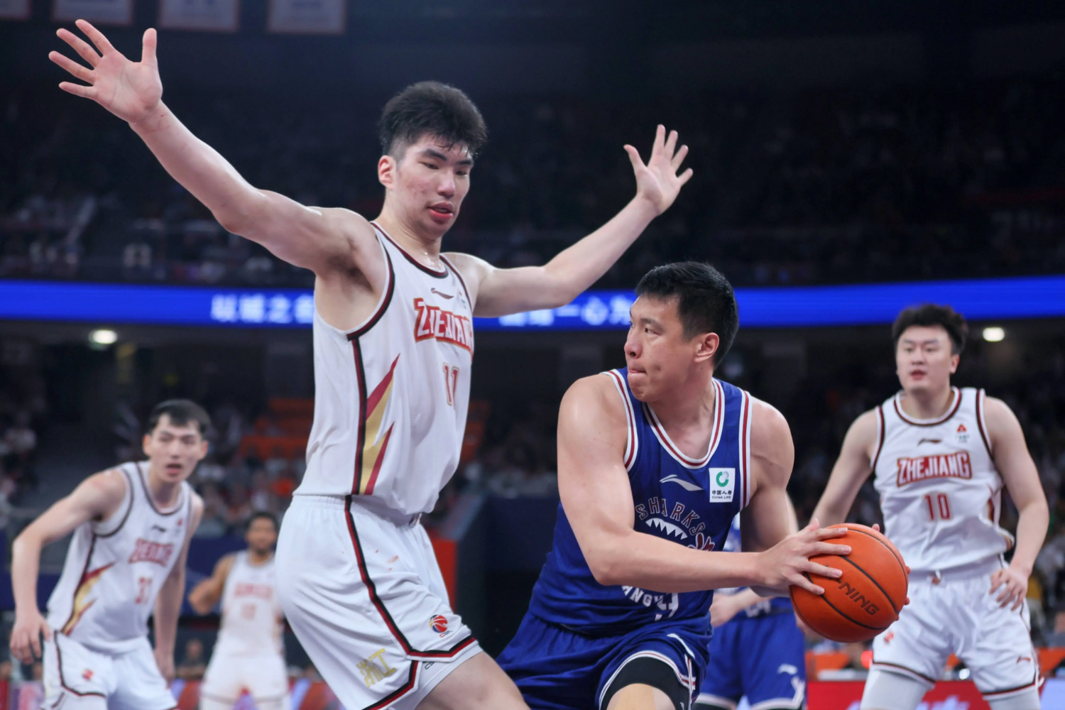 无懈可击!球队出色表现夺得胜利 无懈可击!球队出色表现夺得胜利