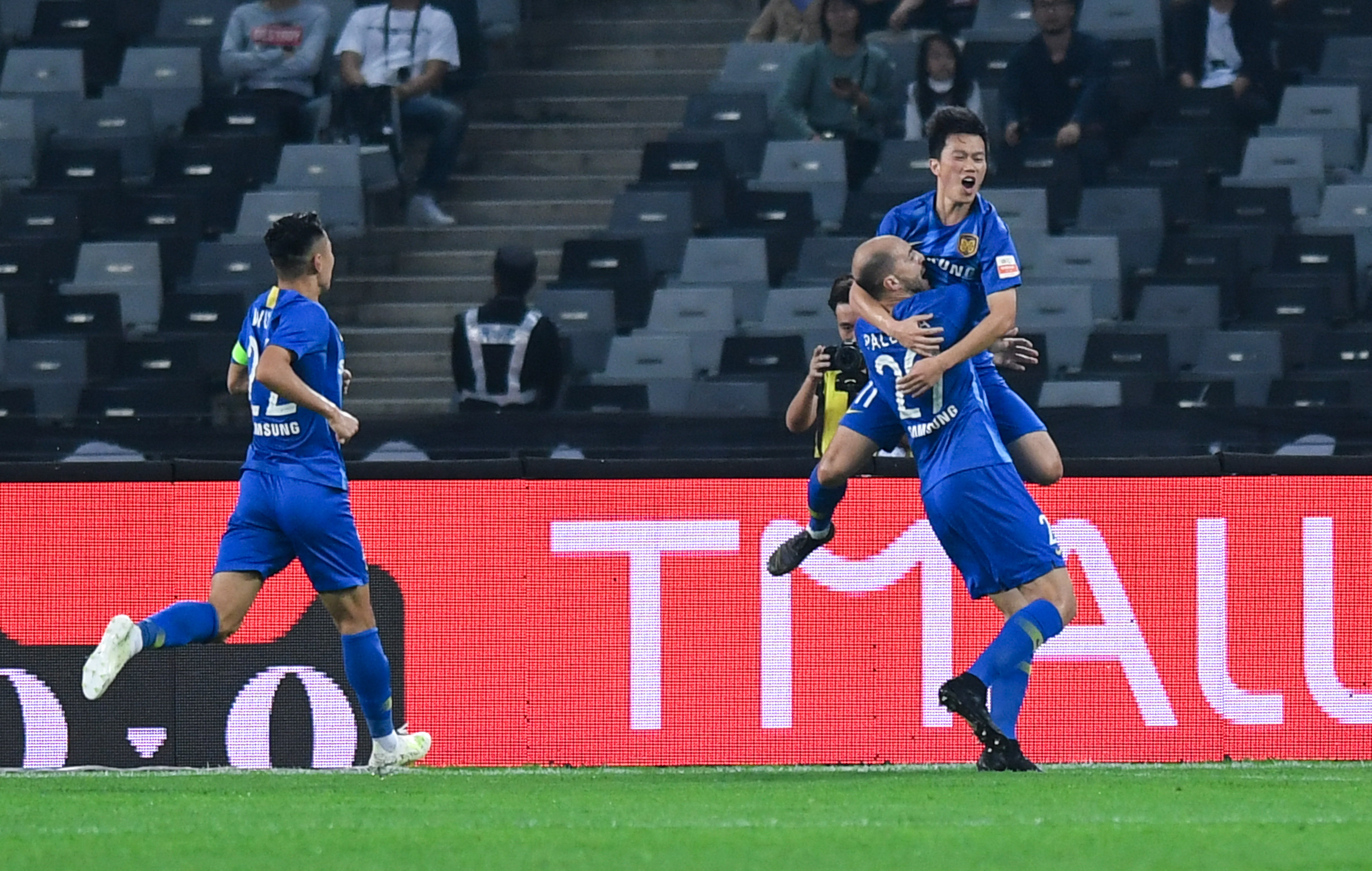 重庆力帆大胜江苏苏宁,豪取主场三分 重庆力帆大胜江苏苏宁,豪取主场三分