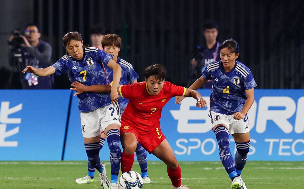 日本女足努力训练:冲击冠军梦想 日本女足努力训练:冲击冠军梦想