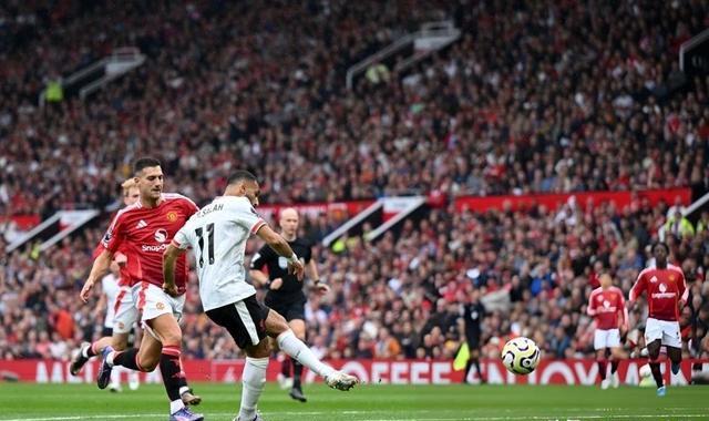 利物浦大胜曼联,全队士气高涨 利物浦大胜曼联,全队士气高涨