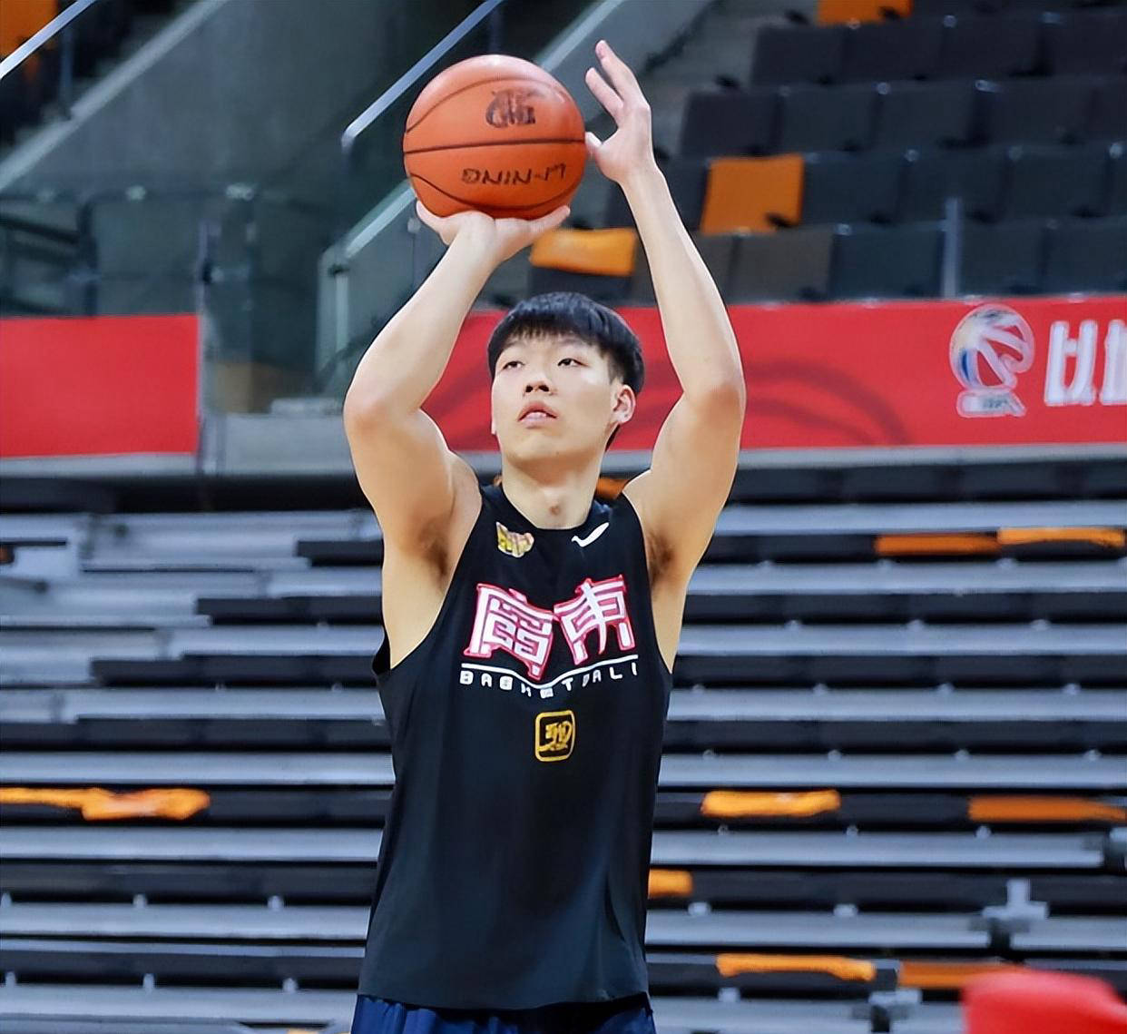 四川男篮赴广东队，争取季后赛资格