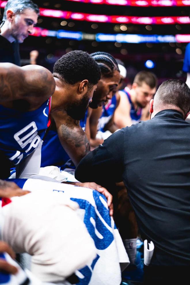 德信app-尼克斯临场告捷，弗兰克四分球愣住绝对实践告败