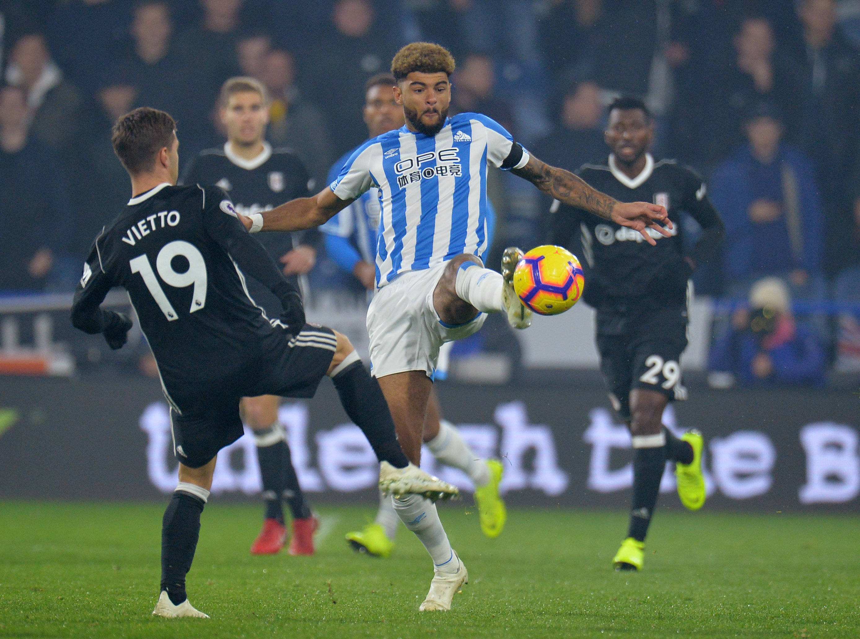 雷丁客场大胜对手,实现爆冷 雷丁客场大胜对手,实现爆冷